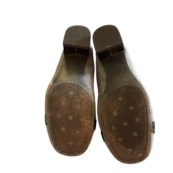 Lifestride Lynx Grey Felted Fabric Pump Sz 8M Buckle Round Toe Low Block Heel - Picture 2 of 6